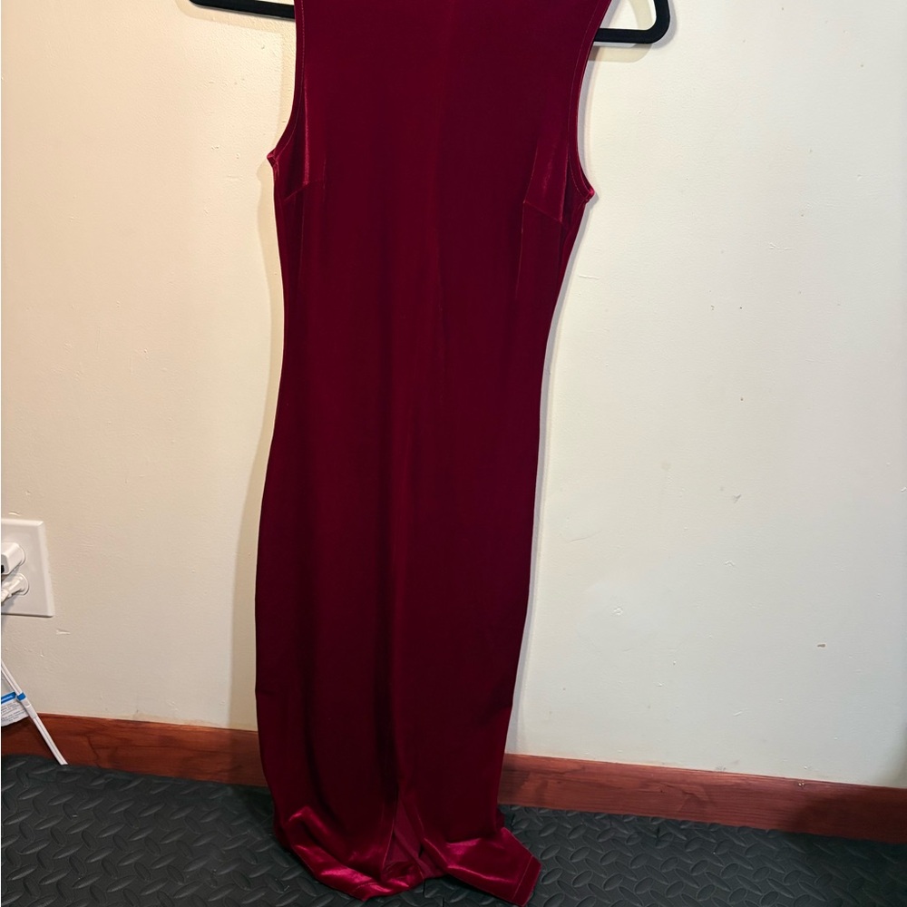 Chic Burgundy Sleeveless Maxi Dress